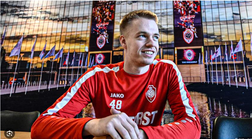 Arthur Vermeeren sẽ gia nhập Atletico Madrid bất chấp sự quan tâm từ MU, Arsenal, Barcelona hay Juventus